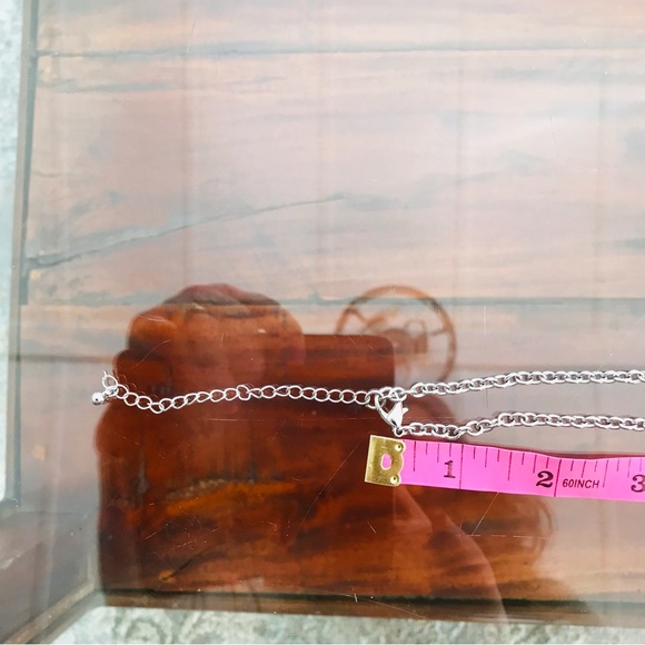 Elegant Silver Butterfly Necklace with Floral Details - Picture 11 of 11